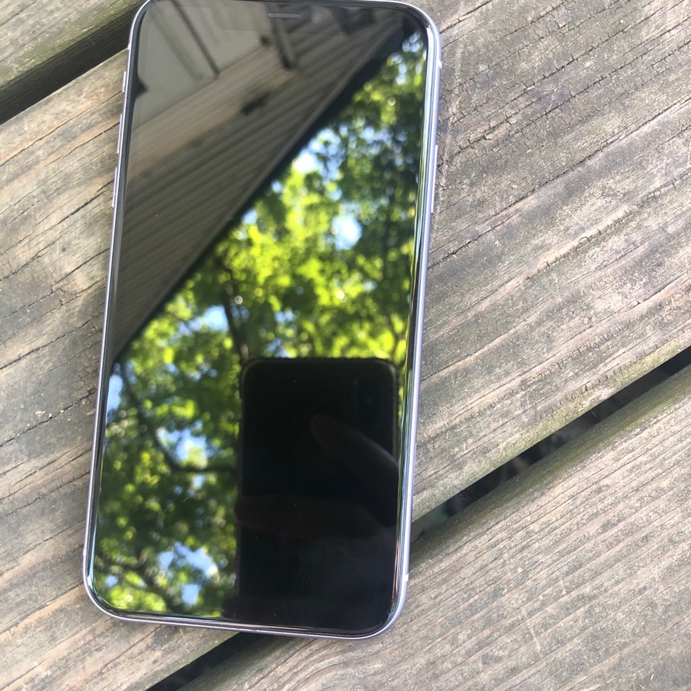 iPhone11 - Picture 3 of 3
